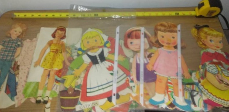 lot 58 image: Cut out paper dolls - 6 sets.
