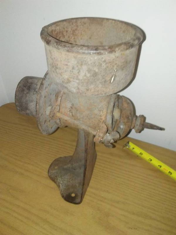 lot 63 image: Cast meat grinder, cracked housing.
