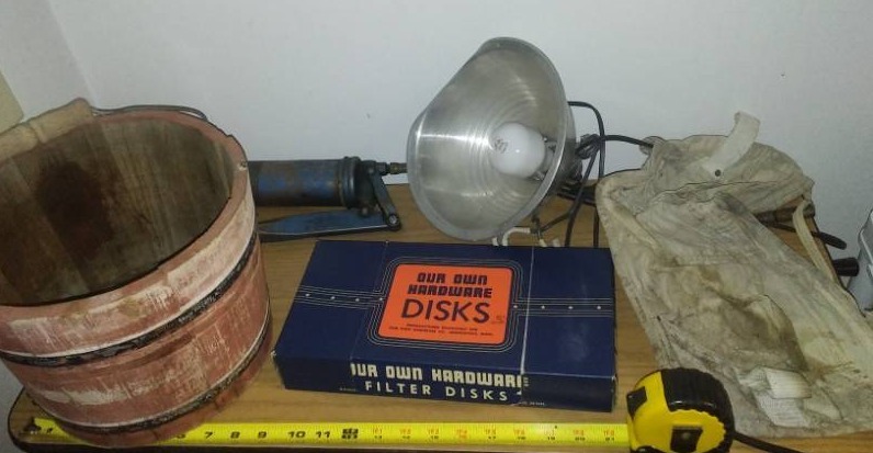 lot 71 image: Man stuff.