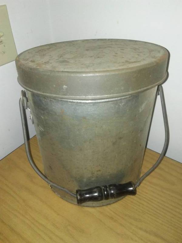 lot 76 image: Vintage metal 2 gallon can cover handles