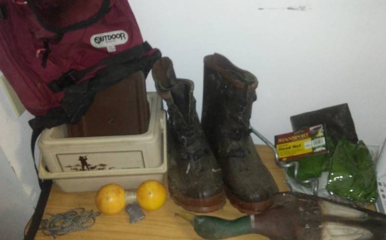 lot 79 image: Mens outdoor kit.