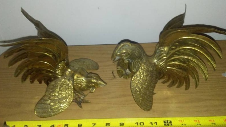 lot 86 image: 2 Rooster Chicken brass Fighters.