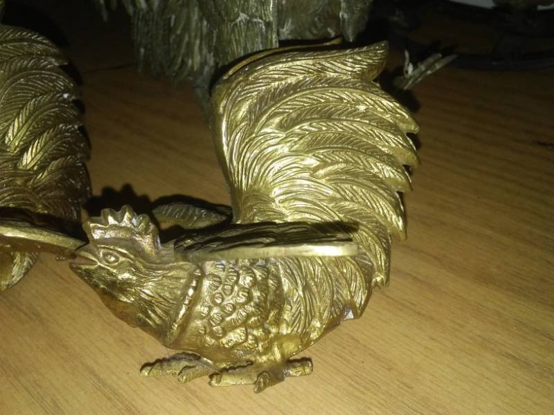 lot 87 image: Chicken rooster themed brass cast and more.