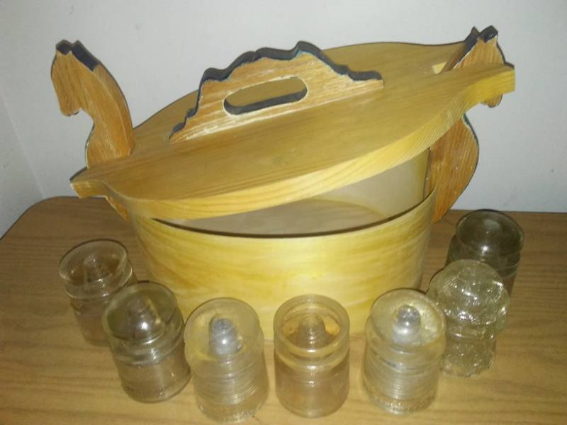 lot 89 image: Wood box and insulators.