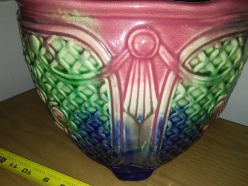 lot 96 image: Vintage ceramic vase 1