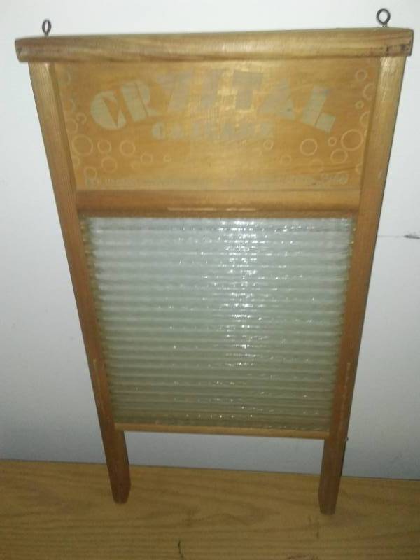 lot 100 image: Glass vintage washboard