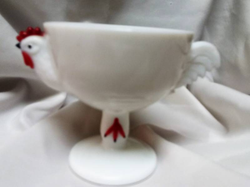 lot 162 image: Westmoreland Milk Glass Chicken or Hen Dessert Cup.