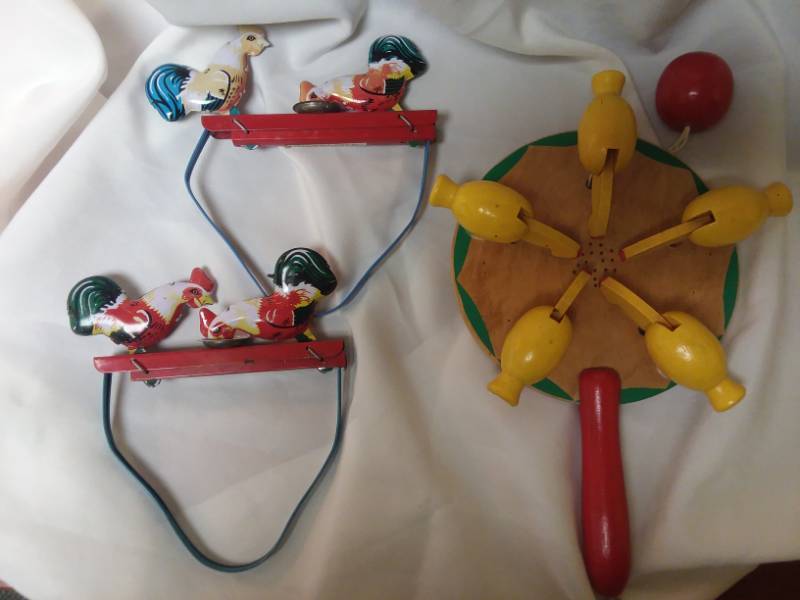 lot 164 image: Vintage handheld childs toy. (3)