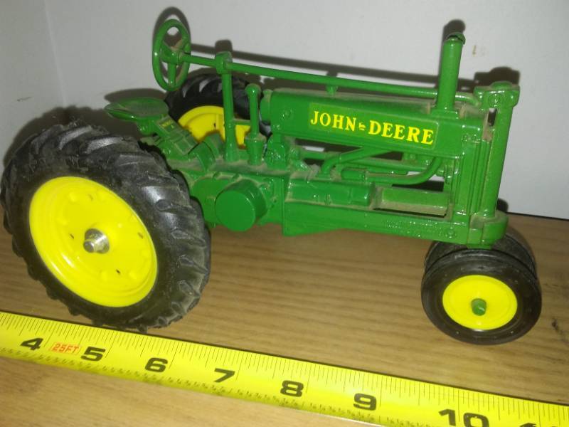 lot 107 image: John Deere narrow front.