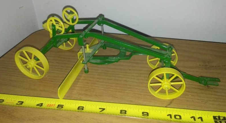 lot 109 image: John Deere pull behind blade.