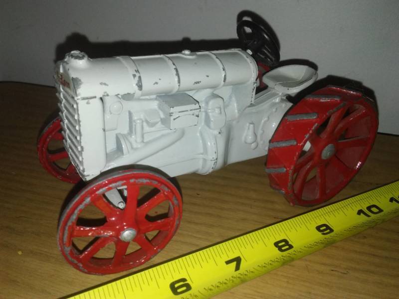 lot 117 image: Fordson tractor cast