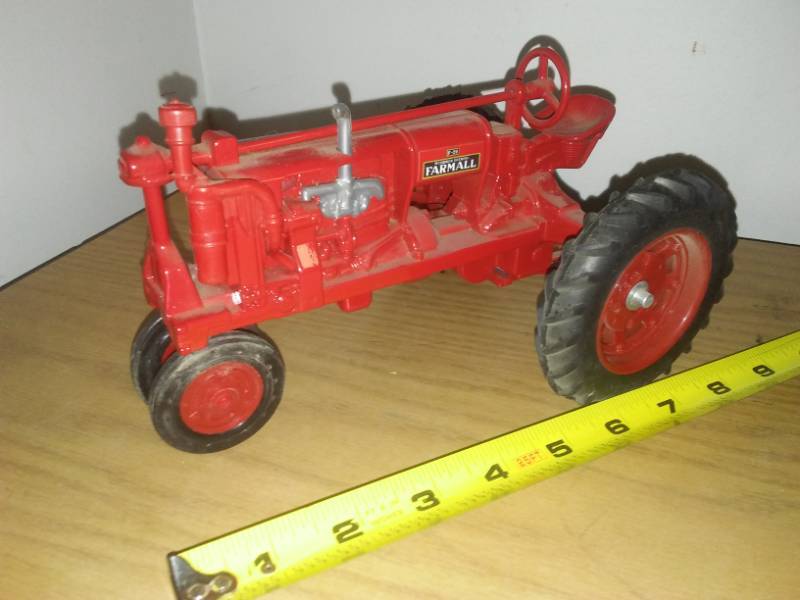 lot 118 image: Farmall f - 20 tractor
