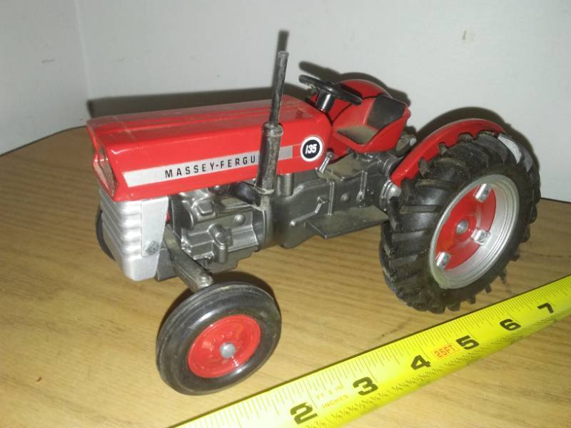 lot 127 image: Massey Ferguson 135