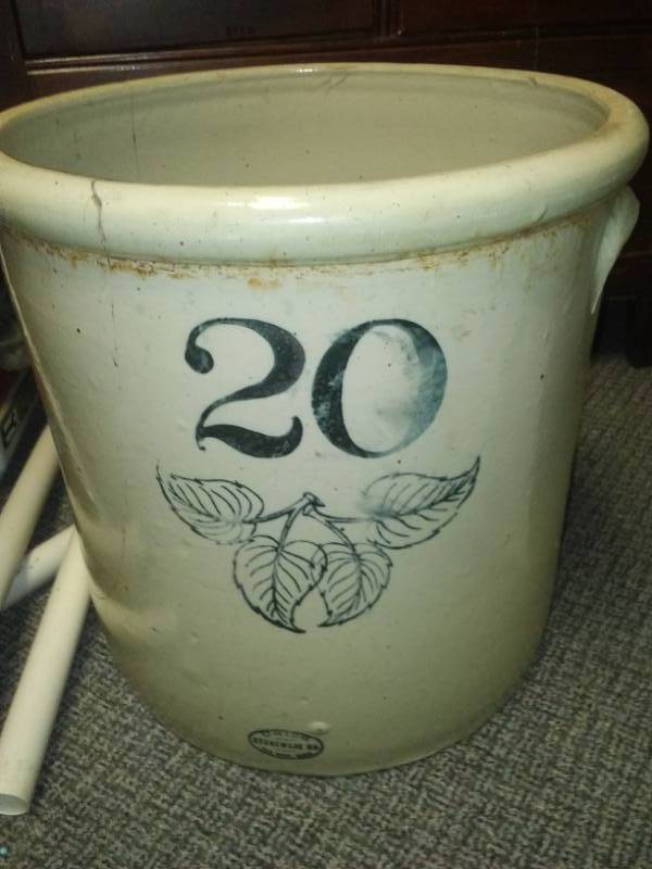 lot 135 image: Red Wing 20 gallon crock - some cracks.