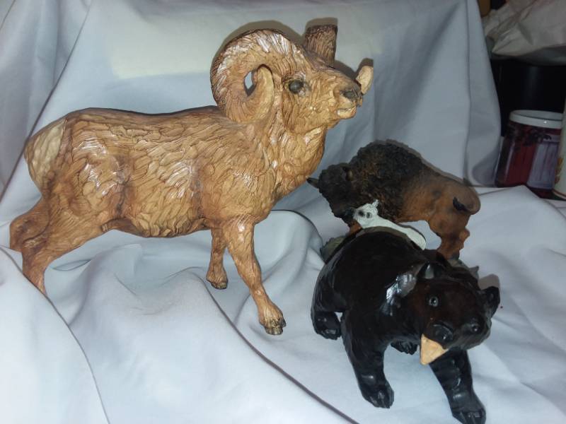 lot 169 image: Resin-like wildlife figurines (3)