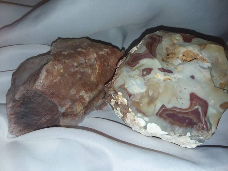lot 171 image: Natural Agates (2)