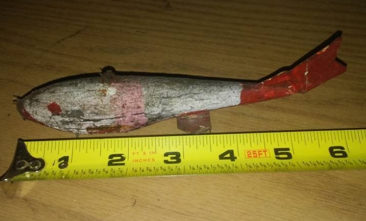 lot 183 image: Handmade fishing decoy wood and metal.