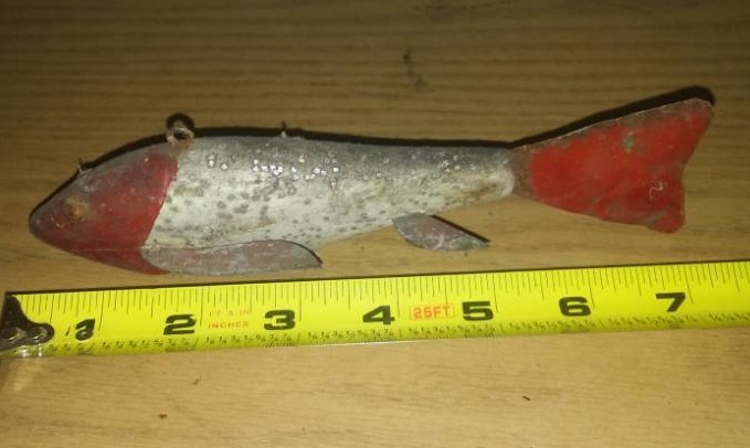 lot 184 image: Handmade fishing decoy wood and metal.