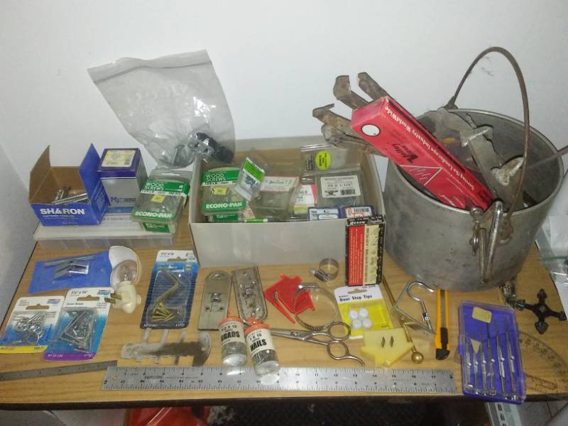 lot 190 image: Miscellaneous hand tools and Hardware