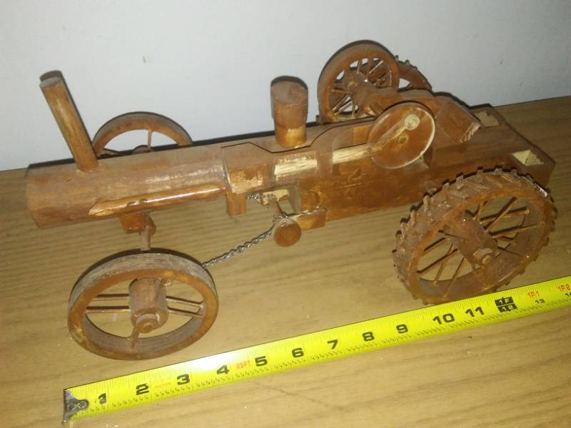 lot 200 image: Steam engine tractor wood, handcrafted.