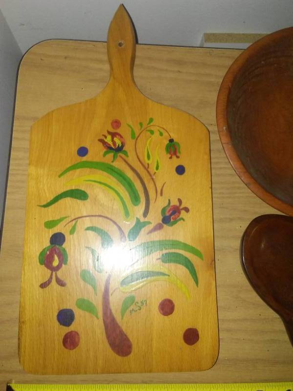 lot 173 image: Vintage Wood Decor