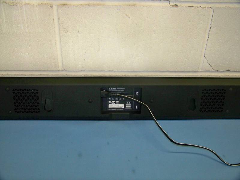 lot 17 image: Vizio, 36, 2.1 Channel Soundbar with Built-In Dual Subwoofers with Remote Control