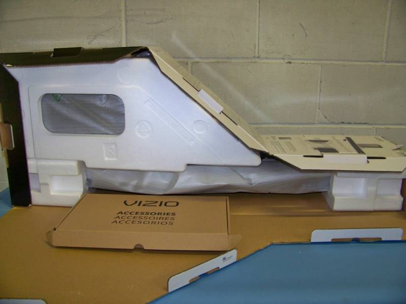 lot 21 image: Vizio, 36, 2.1 Channel Home TheaterTelevision Audio Soundbar with Wireless Subwoofer, Bluetooth Connectivity and Remote Control in Original Box