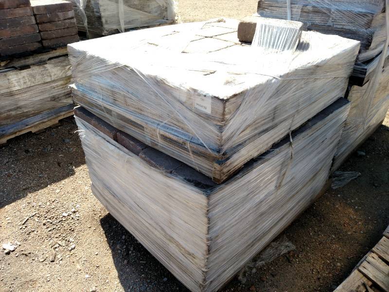 (2) Pallets of 4x8x12 Free Standing Wall Block