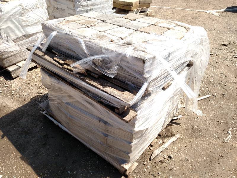 (2) Pallets of Fire Pit Wall Block