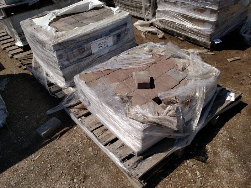 (2) Pallets of Colonial Circle Pavers