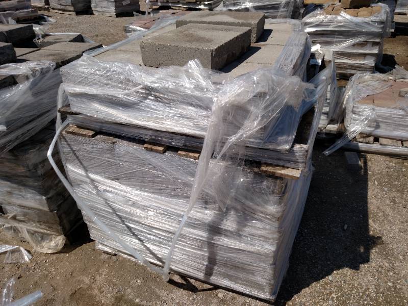 (2) Pallets of Retaining Wall Caps