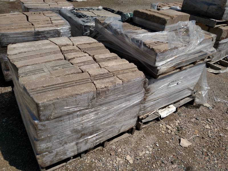(2) Pallets of Wellington Retaining Wall Block