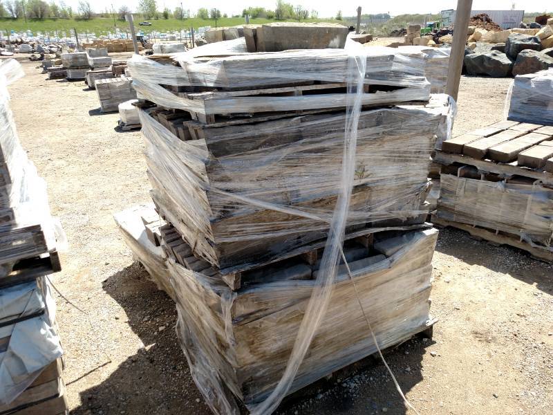 (4) Pallets of Brisa Heritage 3 Retaining Wall Block