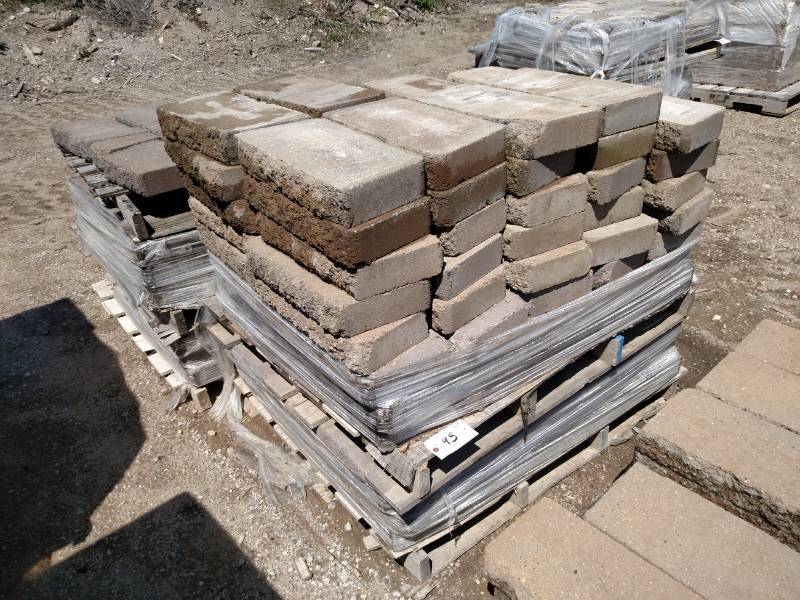 (2) Pallets of Highland 3x18 Faced Wall Block