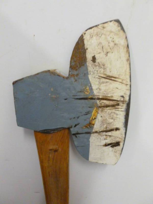 lot 9 image: Ax
