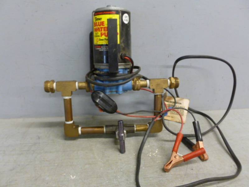 lot 28 image: 12 v Pump