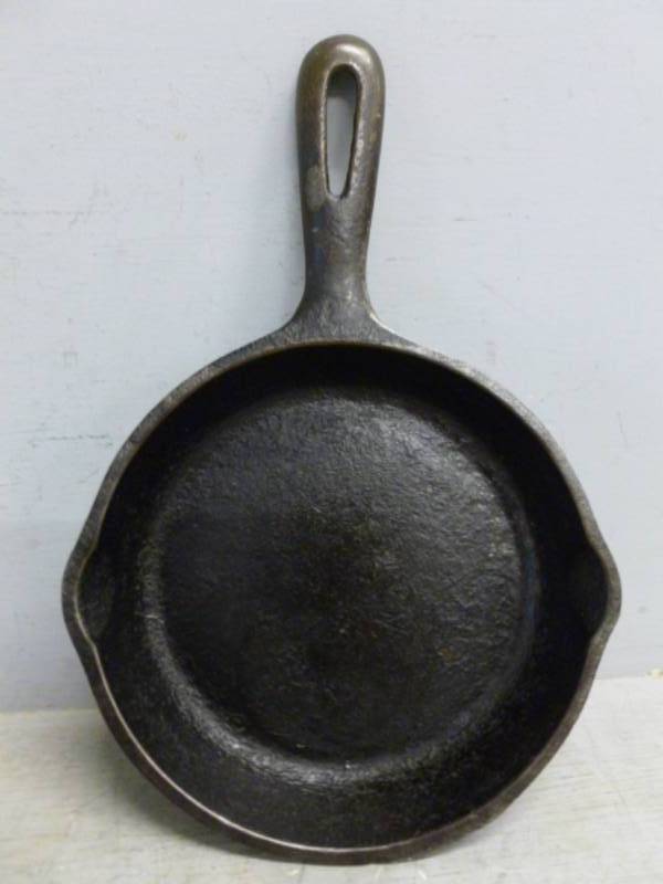 lot 35 image: Vintage Cast Iron Pan