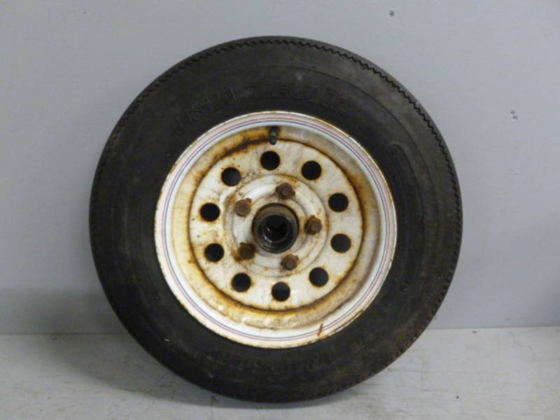lot 43 image: Trailer Tire