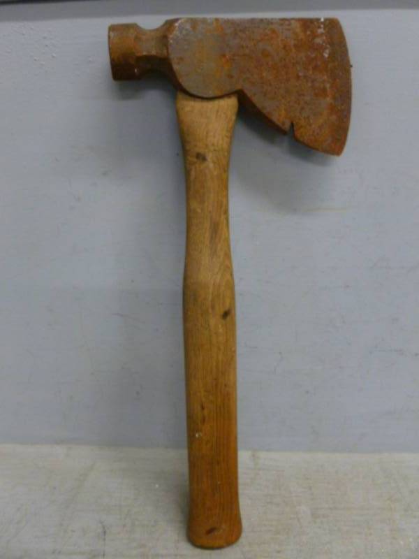 lot 45 image: Vintage Ax