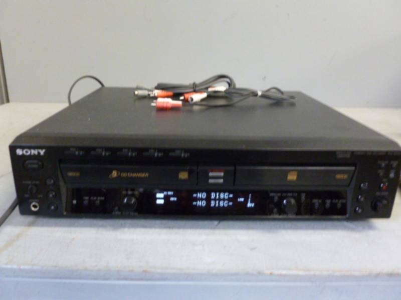 lot 53 image: CD Player