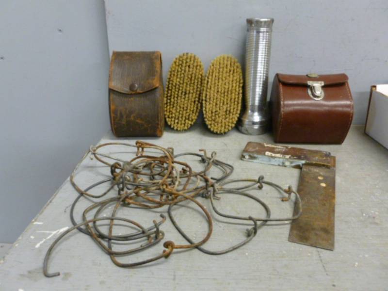 lot 73 image: Vintage Items