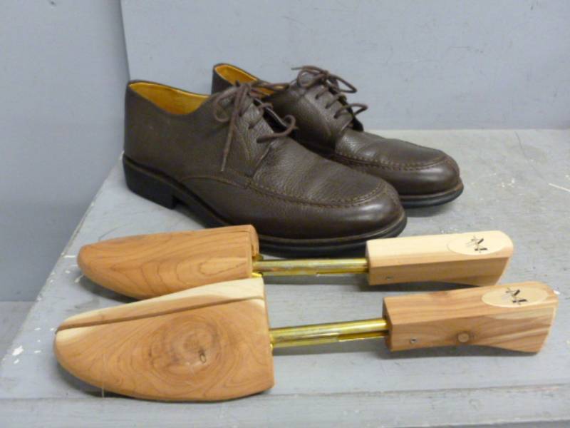 lot 74 image: Mens Shoes