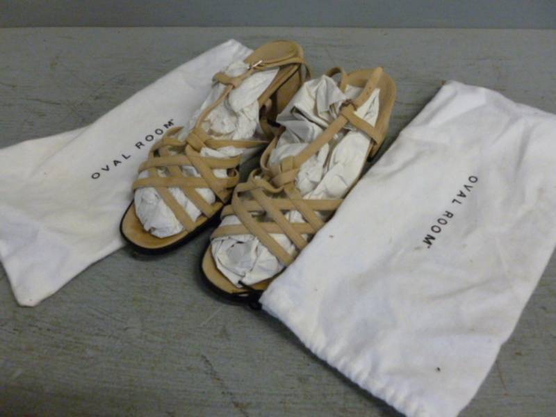 lot 76 image: Ladies Shoes