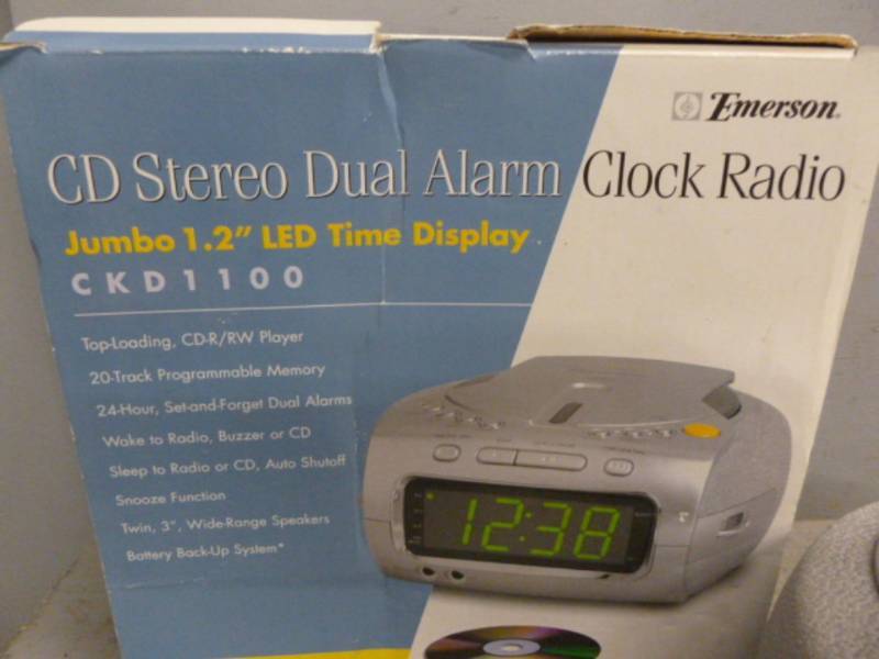 lot 80 image: Alarm Clock Radio