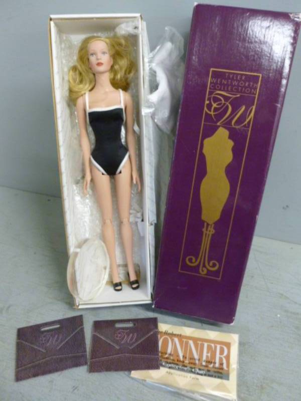 lot 81 image: Collectible