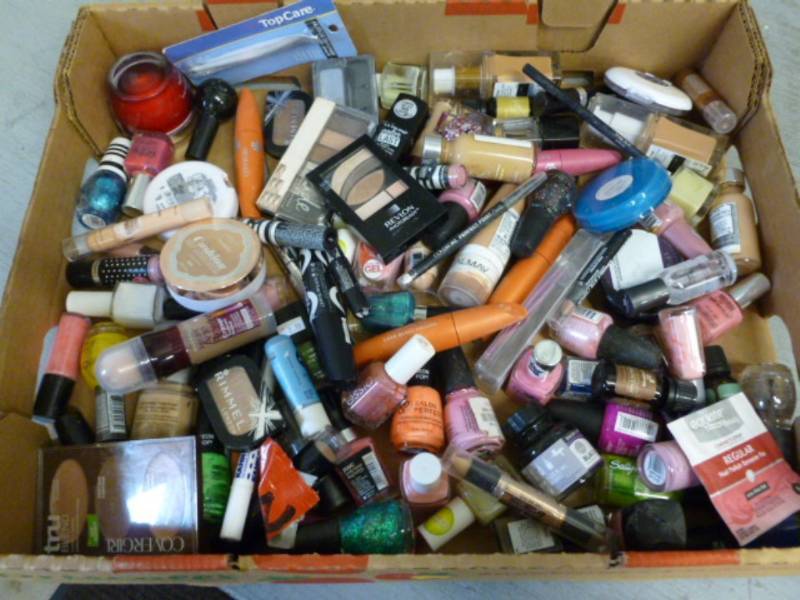 lot 84 image: Makeup