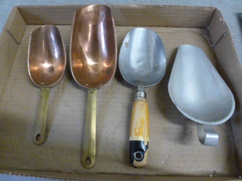 lot 91 image: Vintage Flour Scoops