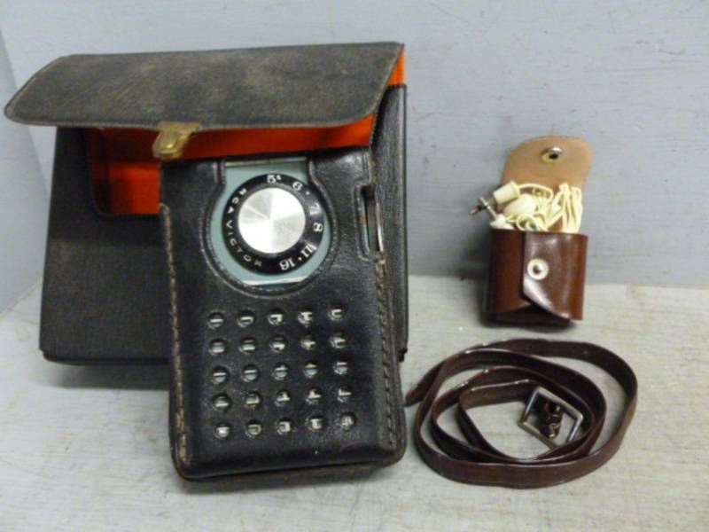 lot 93 image: Vintage Radio