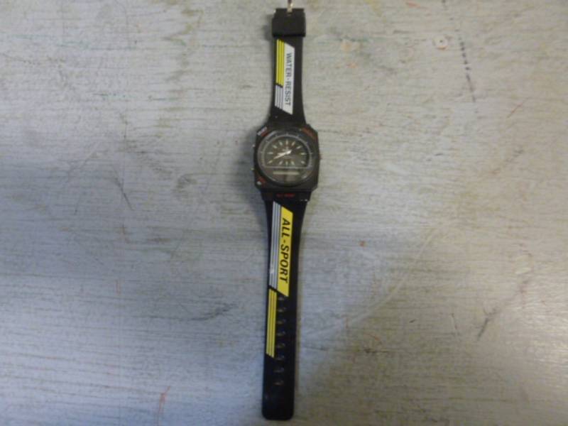 lot 114 image: Mens Watch