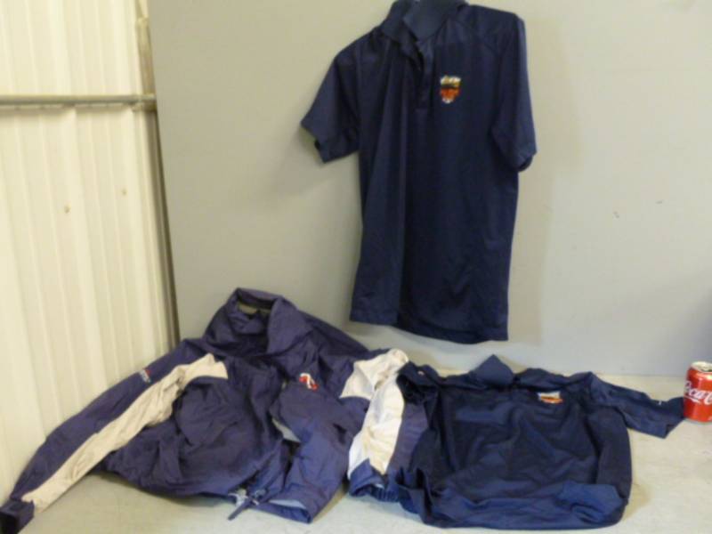 lot 117 image: Minnesota Twins Shirts